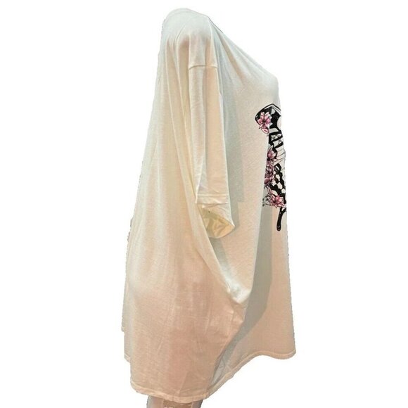 Torrid +5 Off-White Crew Neckline Butterfly Skull Graphic Short Sleeve T-Shirt - Picture 3 of 6